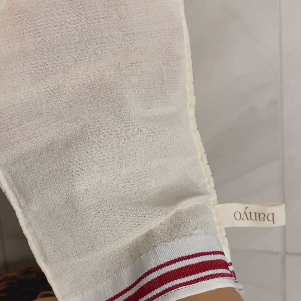 how to use exfoliating gloves step by step